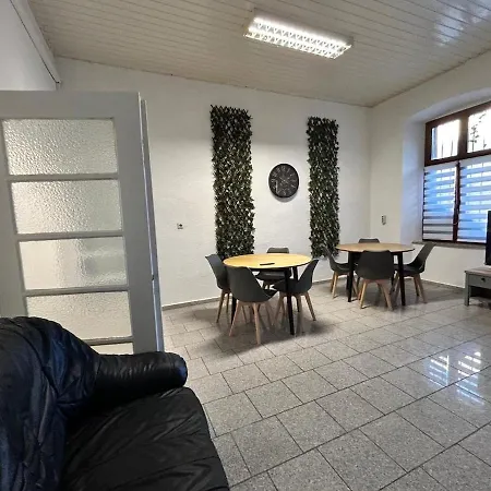 Central Apartments Hof דירה