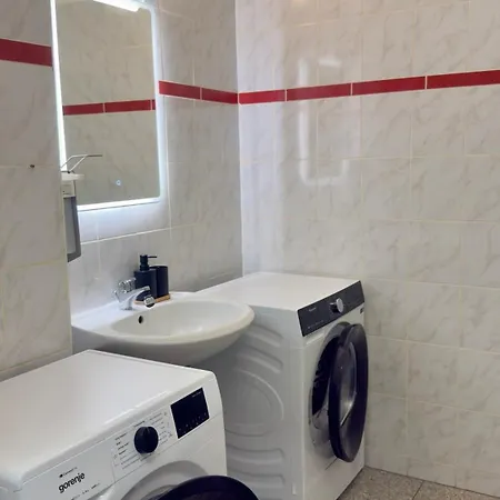 Central Apartments Hof דירה