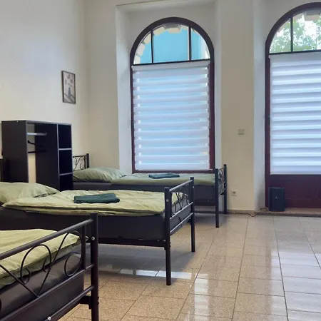 Central Apartments Hof דירה *